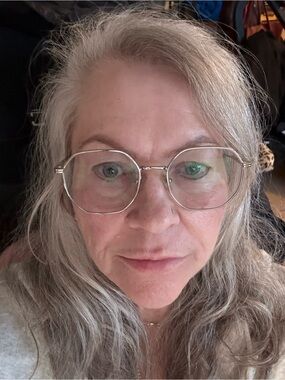 Meet your Posher, Stacy